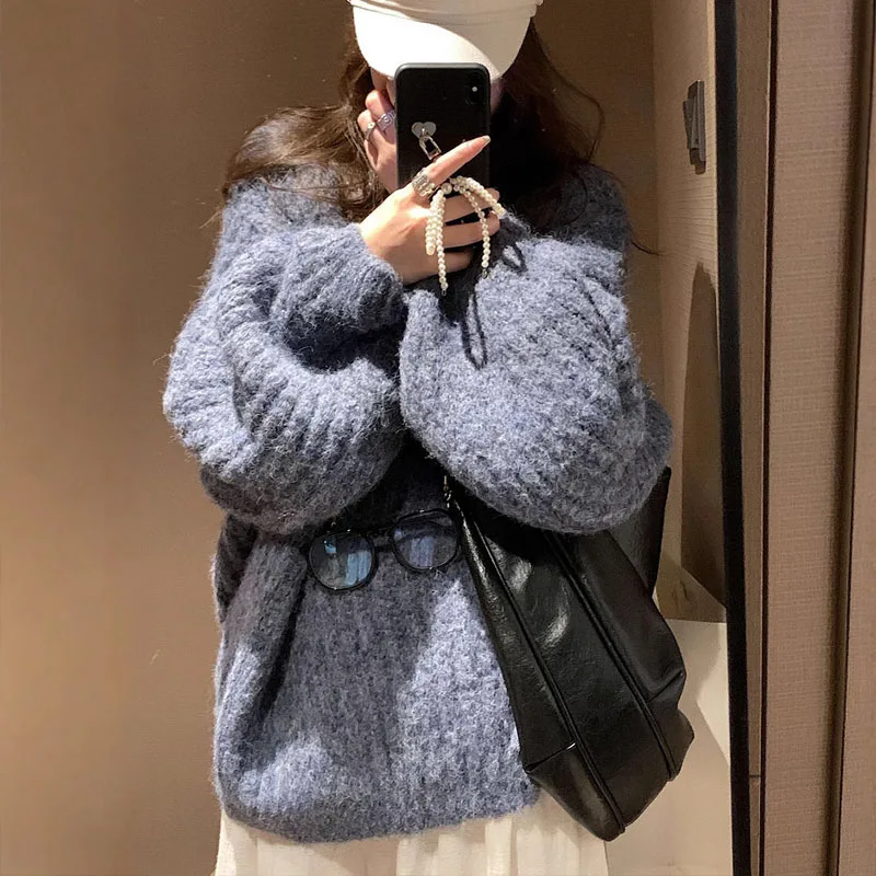 เสื้อสเวตเตอร์แขนทรงโคม คอกลมหลวมๆ สำหรับผู้หญิง สินค้าใหม่สำหรับฤดูใบไม้ร่วงและฤดูหนาว เสื้อถักสีพื้น ไซส์ใหญ่สำหรับผู้หญิง