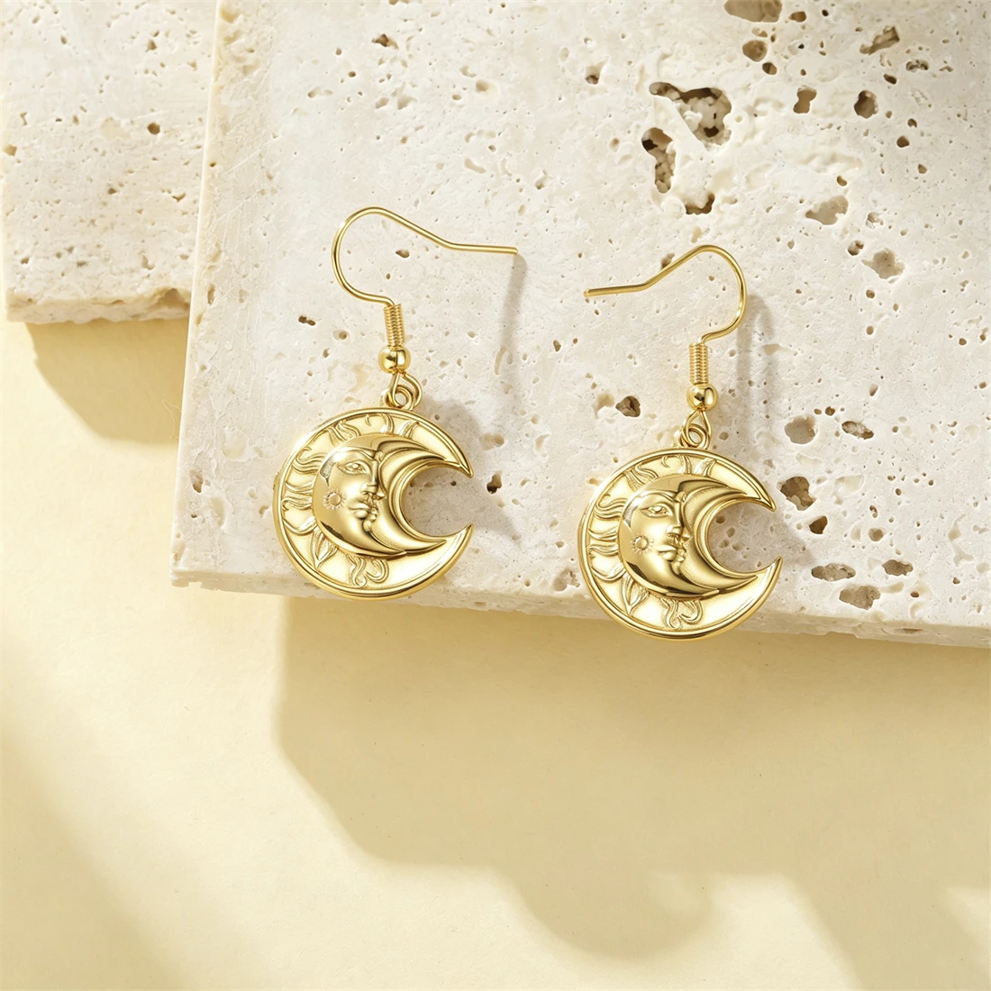 Eueavan Vintage Sonne und Mond Totem Ohrhänger Edelstahl Mode Geometrische Hängeohrringe für Frauen Wicca Schmuck Geschenk – Detail 7