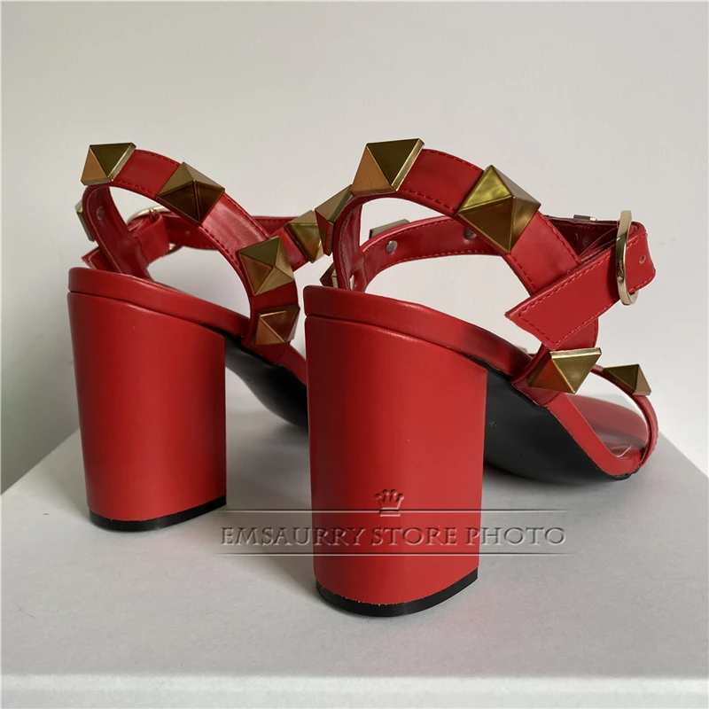 Echtes Leder Ankle Strap Sandalen Frauen Sexy Offene spitze Luxus Niet Decor Med Ferse Multicolor Party Schuhe Sommer