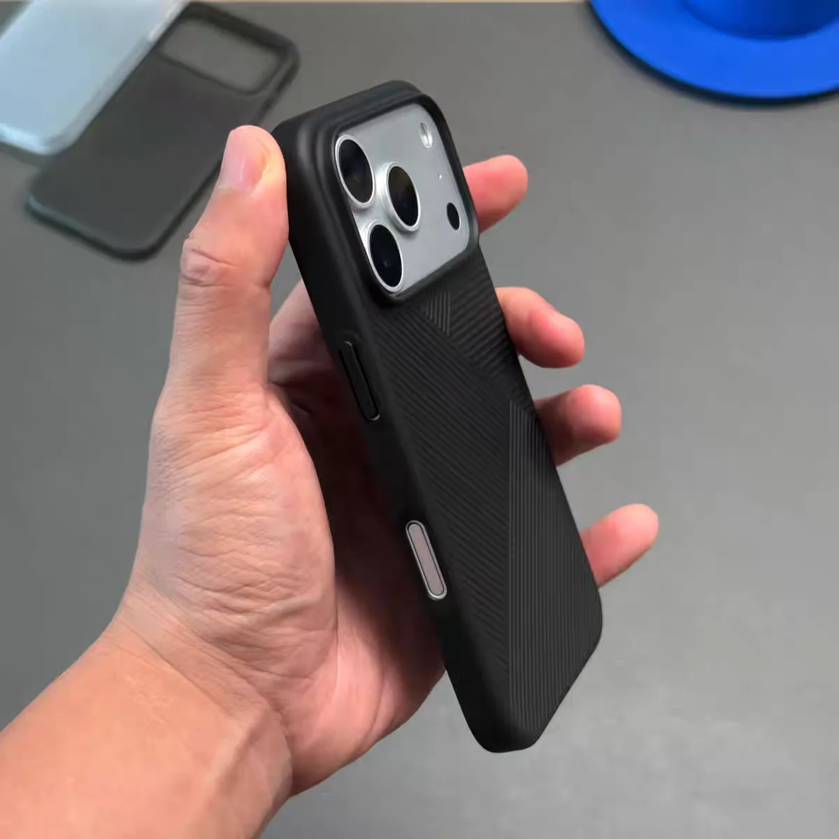 Luxuriöse matte, ultradünne Hülle mit geometrischer Textur für iPhone 17, 16, 15, 14 Pro Max, 17 Air – stoßfeste, durchscheinende Panzerhülle für Herren – Detail 10