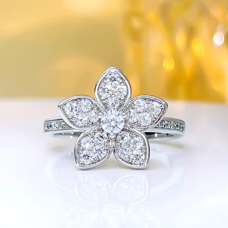 Huitan Exquisite Flower Shaped Finger Ring for Women Silver Color Dazzling Cubic Zirconia Wedding Accessories Aesthetic Jewelry