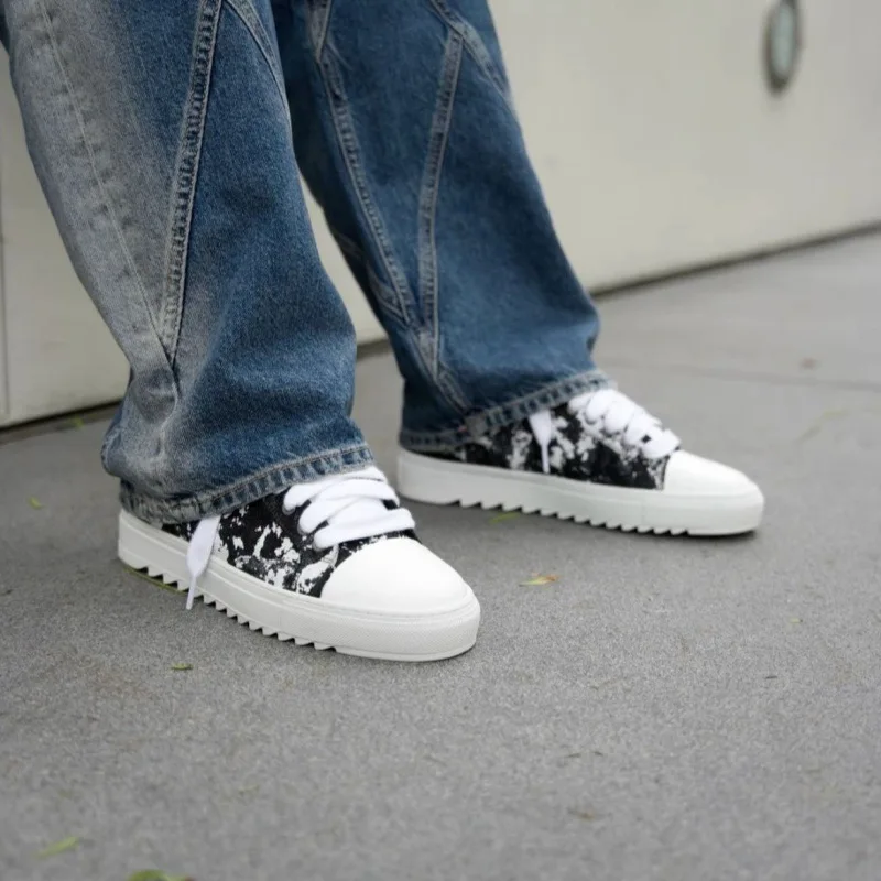 أحذية رياضية مسطحة القاع متعددة الاستخدامات للنساء أحذية تزلج منخفضة القطع سهلة الارتداء مريحة لجميع المواسم بمقدمة مستديرة