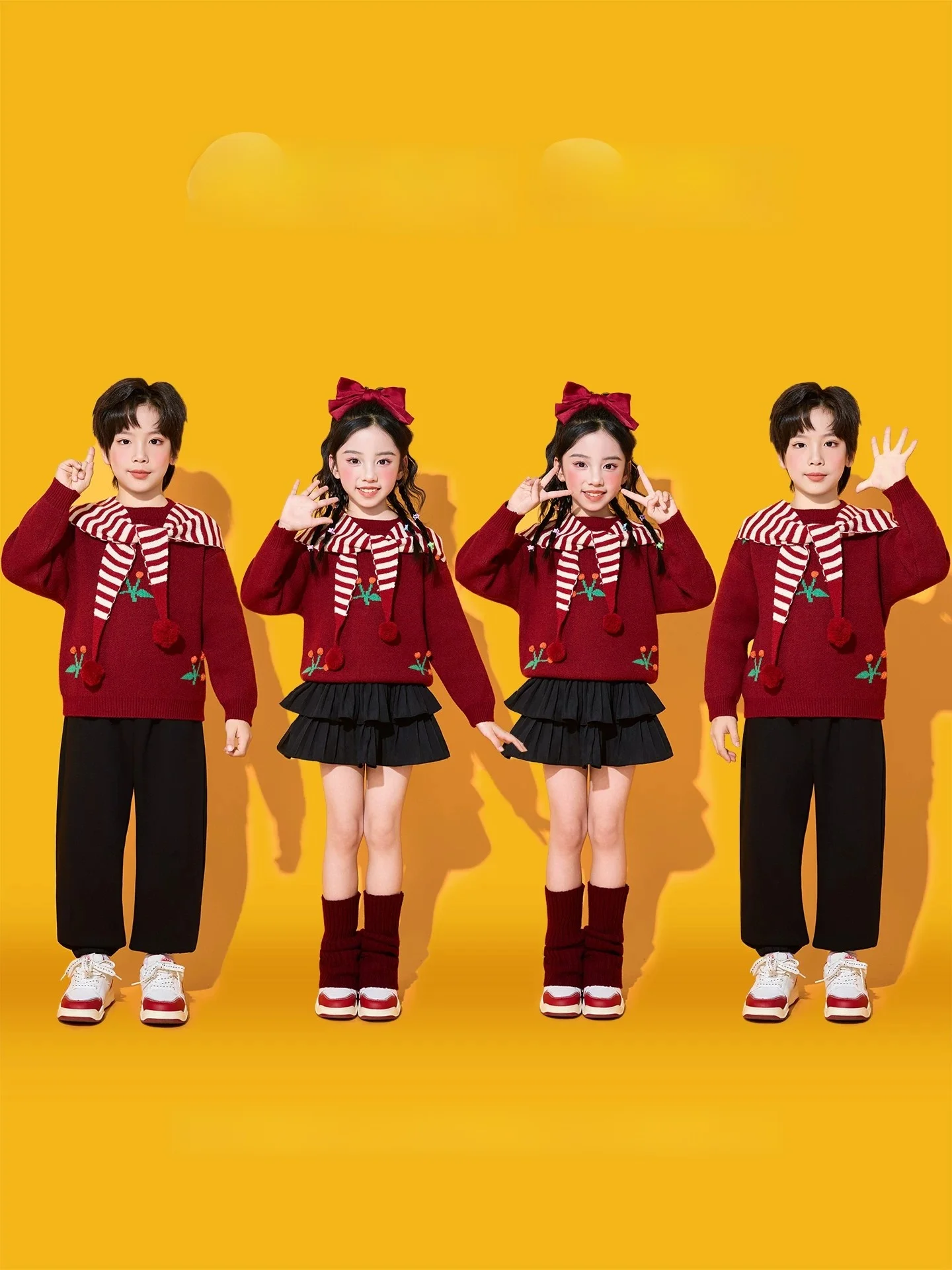 

Красный комплект с флисовой подкладкой: свитер и брюки для выступлений, милый сценический костюм для детей начальной школы, наряд для выступлений в детском саду