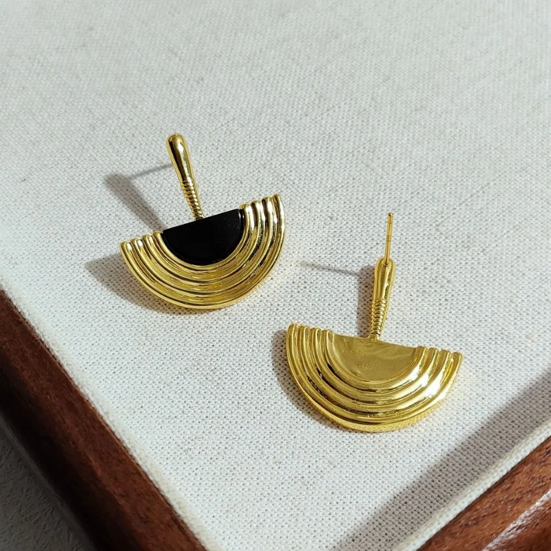 

Qingdao Jewelry Retro Earrings High-end Temperament Medieval Earrings Light Luxury Jewelry Light Luxury Earrings Women