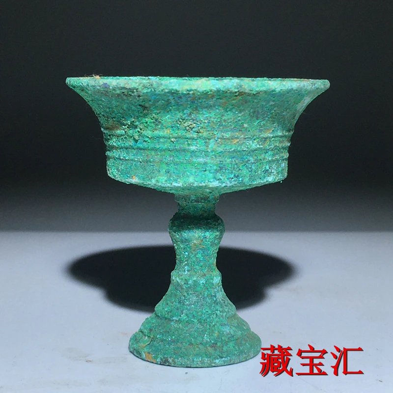 Bronze, old goods, ancient wax stands, candlesticks, lamps, sesame oil lamps, deep pits, green rust, nostalgic old objects