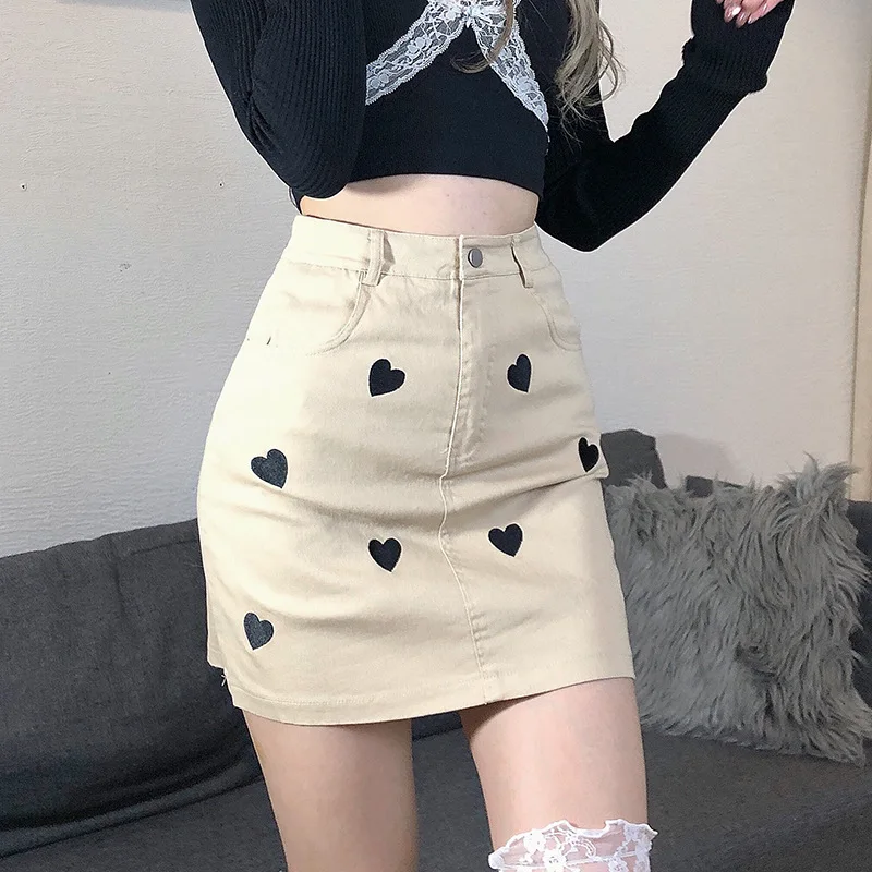 

Summer 2024 New A-line Love Thorn Embroidery Heart-shaped Plus High Waist Gentle Retro Wild Elegant Hot Retro Chic Mini Skirt