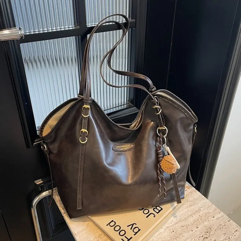

Vintage Luxury Minimalist Diaper Bags For Women Parisian Inspired Crossbody Bag Simple Chic Commuter Bag Leather Messenger
