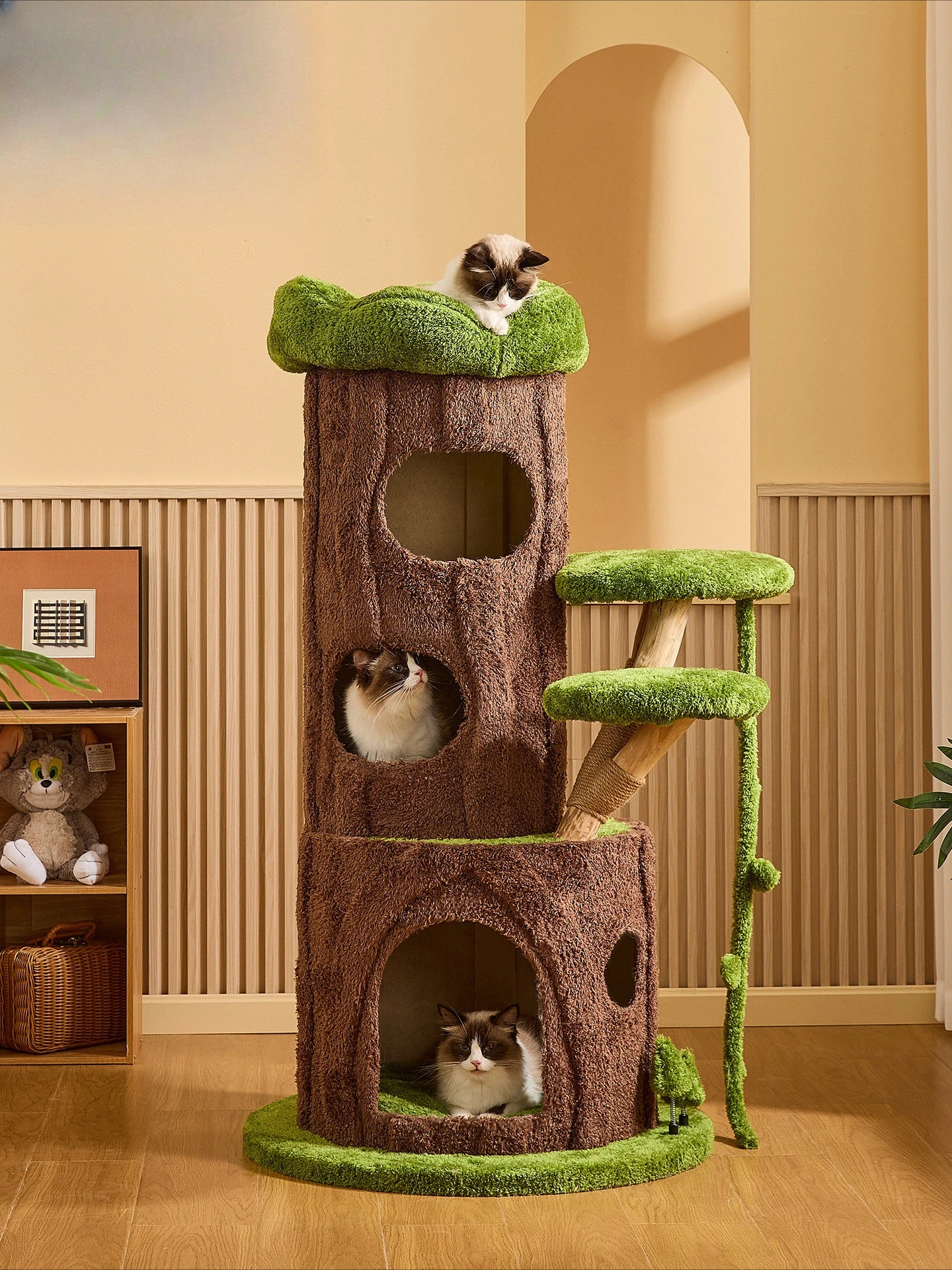 

Деревянный комплекс для кошек Meow Want Tree Jungle: лежанка, когтеточка, домик. Идеально для небольших квартир, не занимает много места.