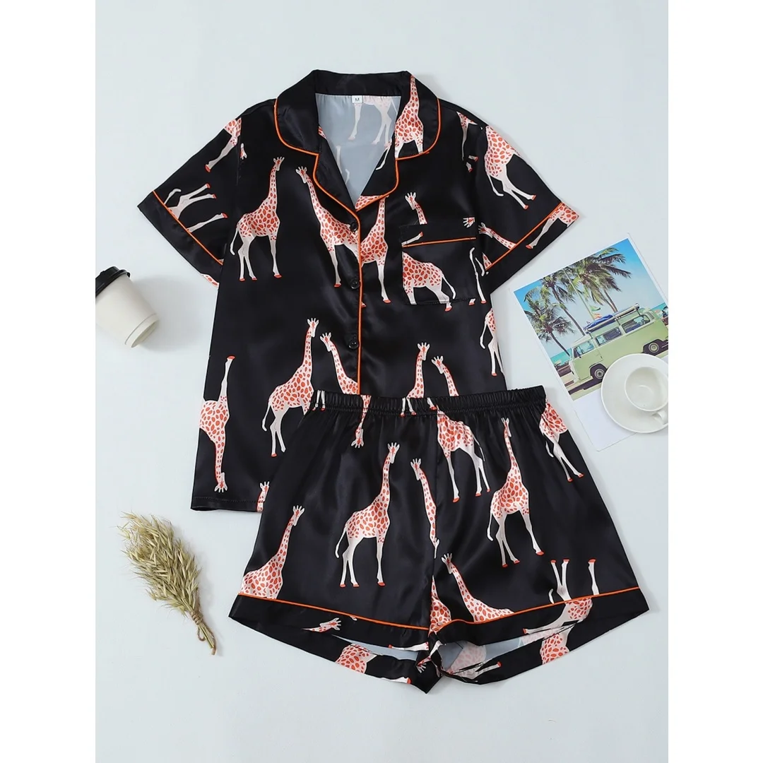 

Летний комплект женской домашней одежды с принтом черного жирафа: рубашка с отложным воротником и коротким рукавом, шорты. Пижама. Подарки на Пасху.