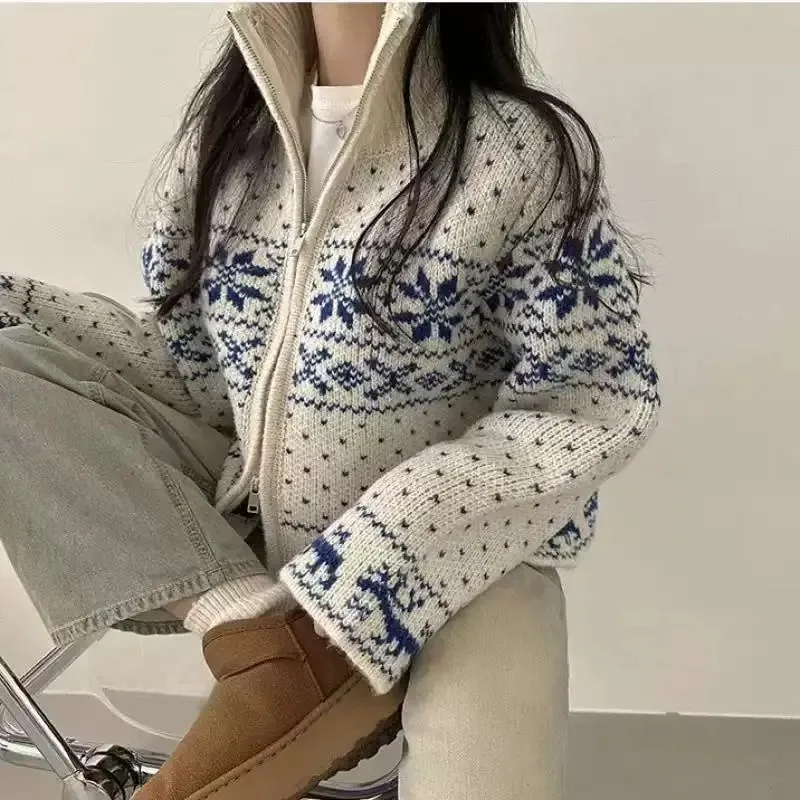 

Korean Style Heavyweight Snowflake Patterned Zipper Warmth Short Sleeve Sweater Jacket Thick Winter Suitable for Women's Wear