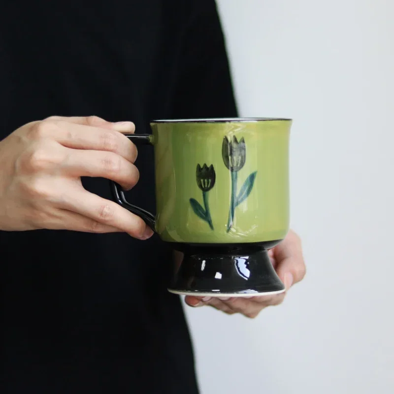 A niche retro green hand-painted tulip ceramic cup with a medium antique style mug and a female large capacity coffee cup