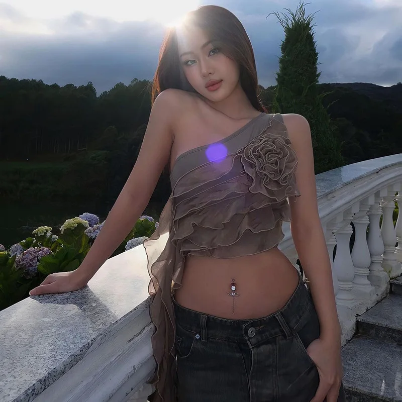 2023 Tendenza moda primaverile Abbigliamento donna Nuovo stile Spalla inclinata Dimagrante, Ombelicale a vista, Bordo fungo nero Tinta unita