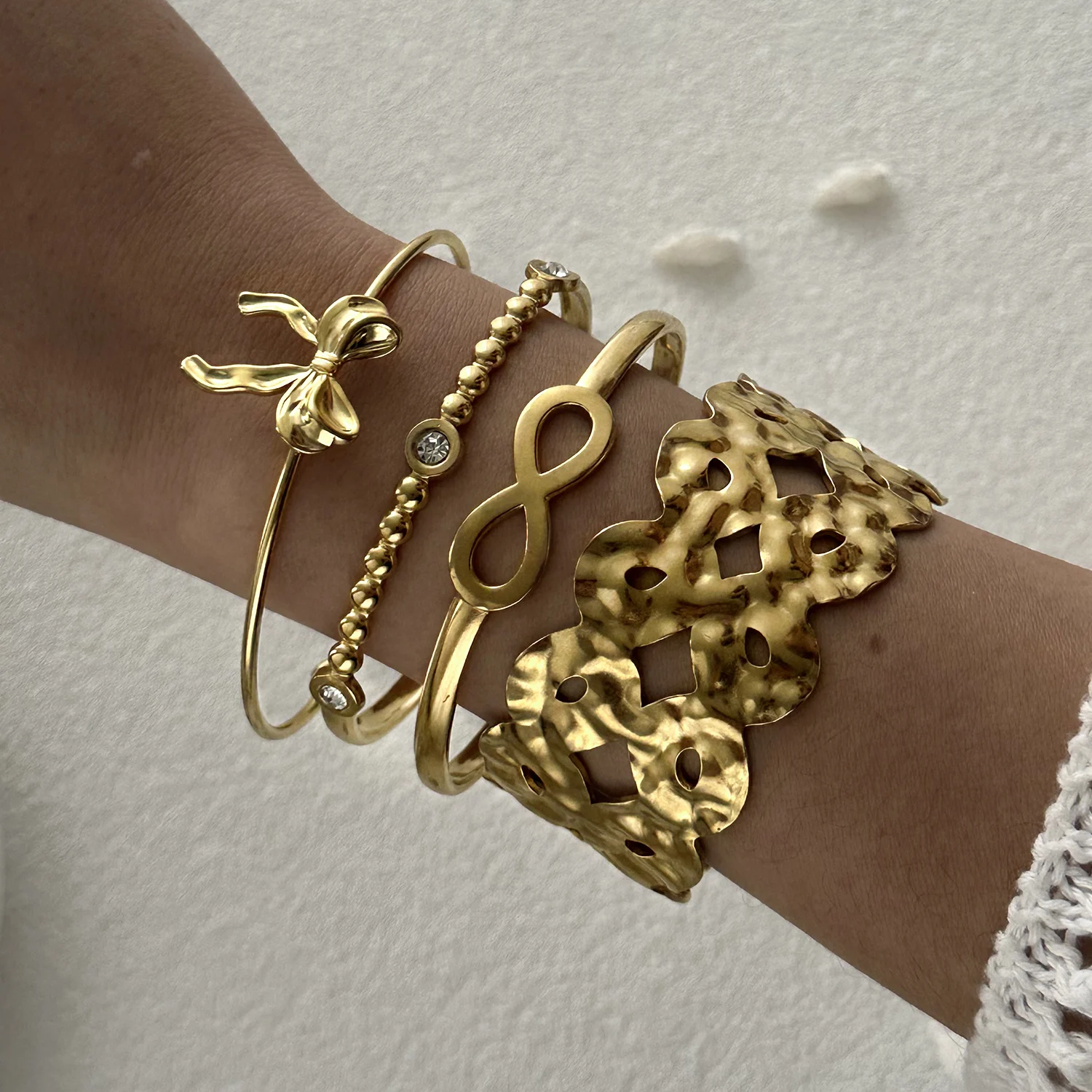 Vintage Korallenfarbene Edelstahl-Armreifen für Frauen, Seestern-Muschel-Fisch-Motiv, breiter Manschettenarmreif, Bohemian-Sommer-Handgelenkschmuck – Detail 4
