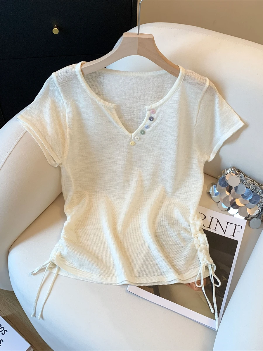 

Корейский трикотажный топ из ледяного шелка с пуговицами и V-образным вырезом, плиссированный, летний, повседневный, удобный, свободного кроя, из полиэстера.