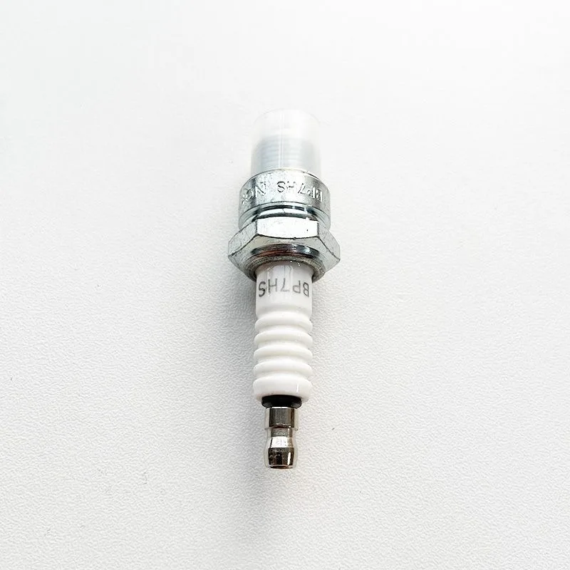 BP7HS  Spark Plug For Yamaha 2 Stroke Boat Outboard Engine Motor