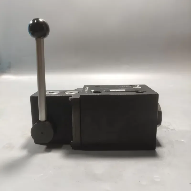 D3DL004CN4J Hydraulic Cam Operated Directional Control Valve NG10 CETOP 5 Roller Lever Reversing Valves 345Bar 40GPM