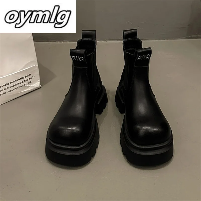 2024 new thick soled versatile short boots with fashionable zippers that look slim in spring and autumn