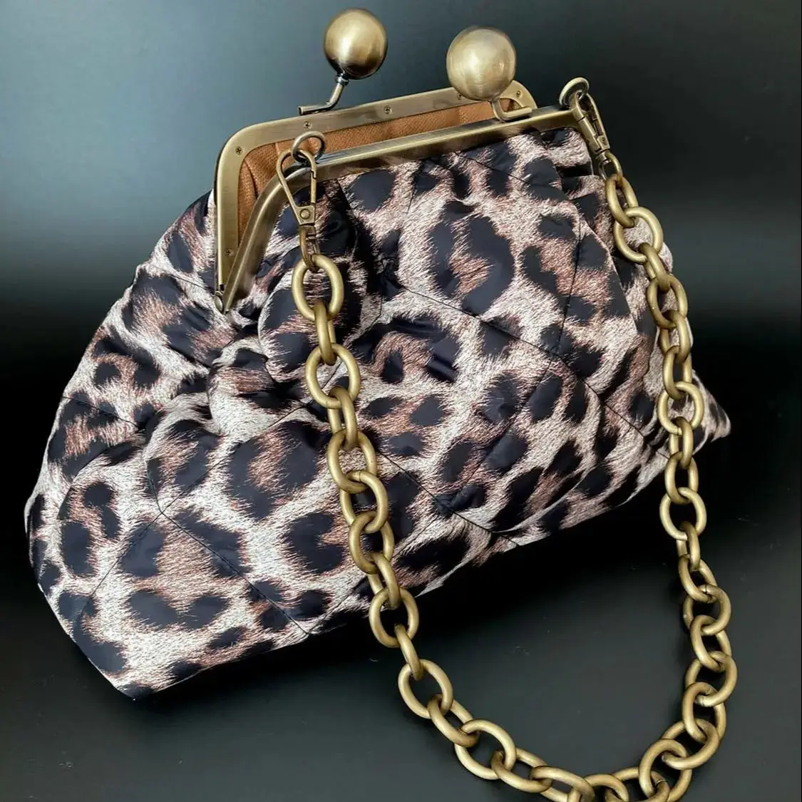 

LOST IN VINTAGE Leopard Print Animals Fabric Local Clutch Swelling Balls Bronze Kiss-lock Large Purse Clutch Large
