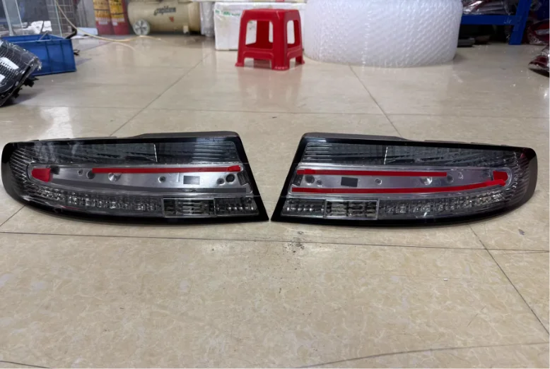 المصنع الأصلي أضواء خلفية LED لأستون مارتن DB9 DBS DB11 V8 فانتاج نماذج أستون-مارتن-فانتاج-طقم الجسم أستون مارتن Dbx