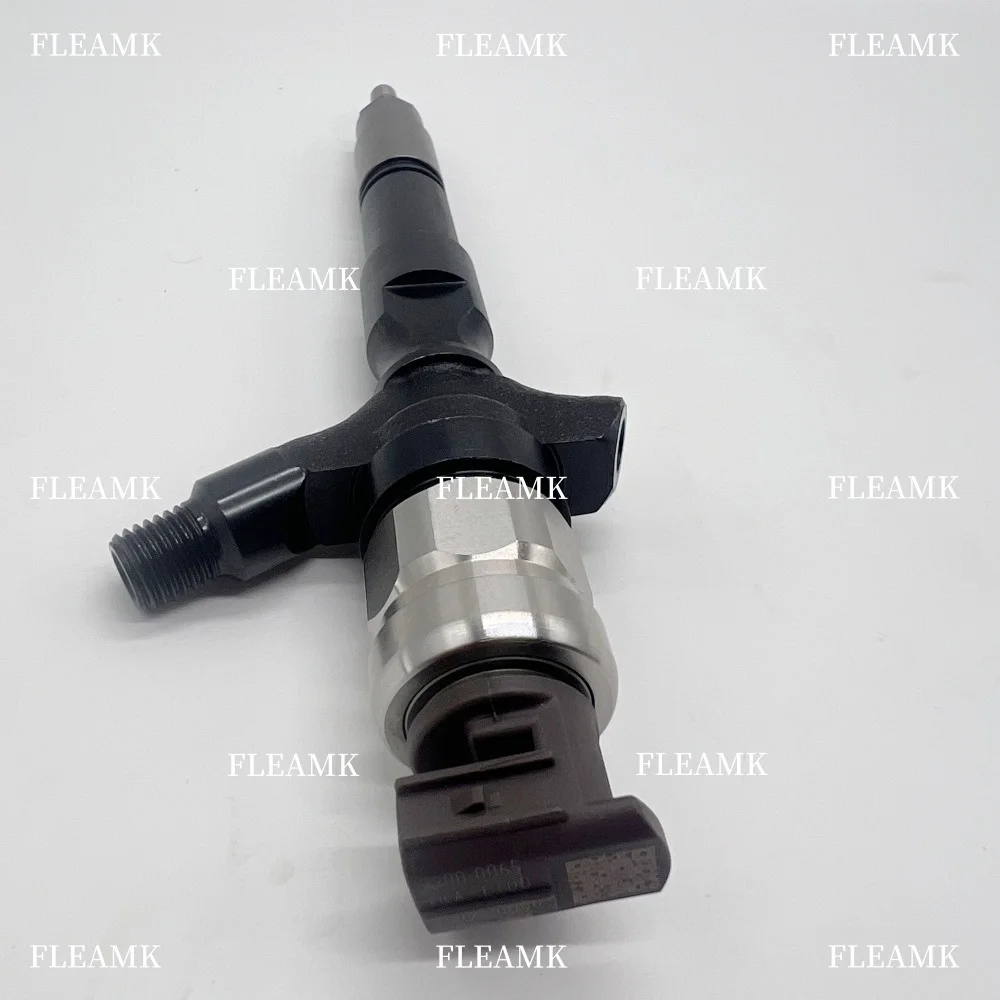 High Quality Diesel Common Rail Injector 295050-0200 23670-30400 for Land Cruiser 1KD-FTV Euro V/ Hilux 2KD-FTV Euro IV. Toyota