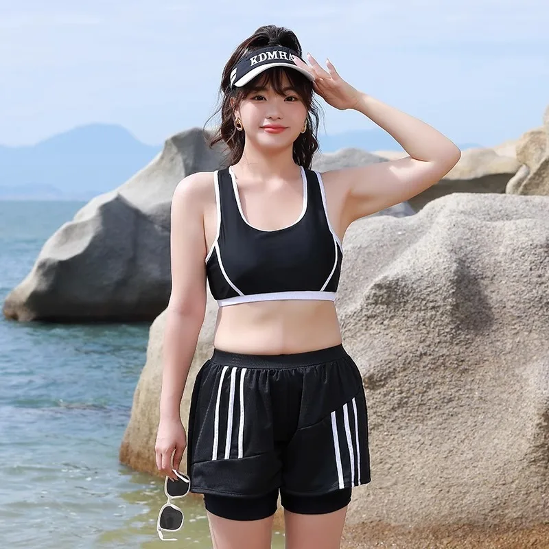 ชุดว่ายน้ําสามชิ้นของผู้หญิงขนาดบวกน้ําพุร้อนและกีฬา