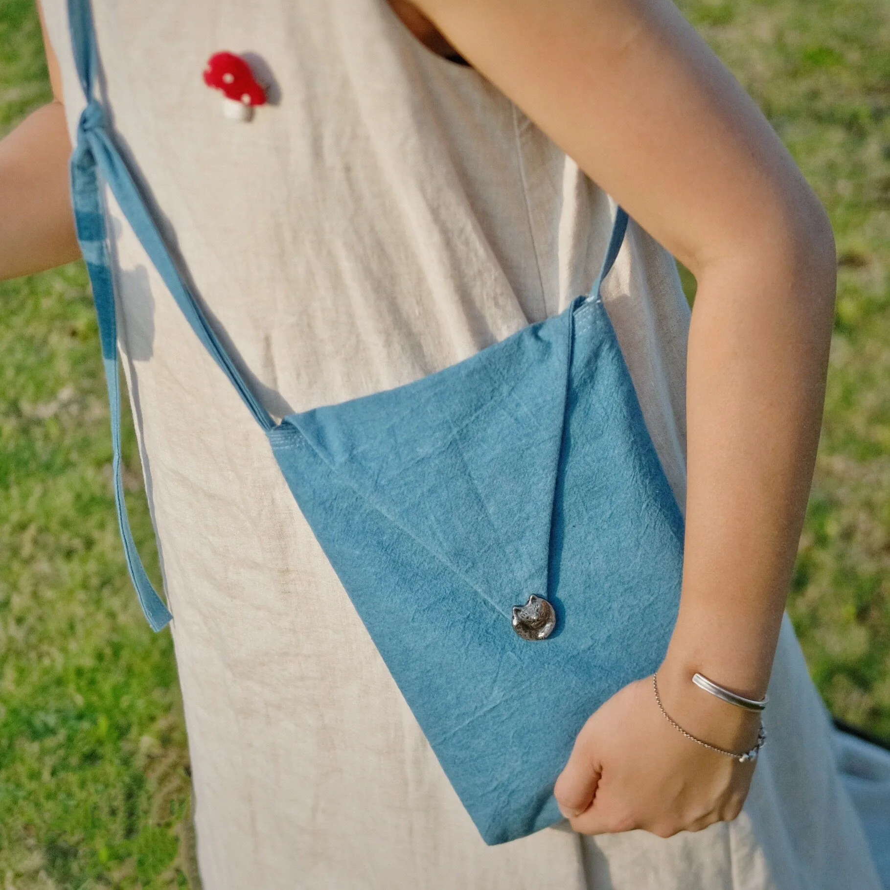 Handmade Plant Indigo Dyed Phone Bag for Women Cute Cat Buckle Adjustable Flap Crossbody Purse Spring Summer Shoulder Pouch
