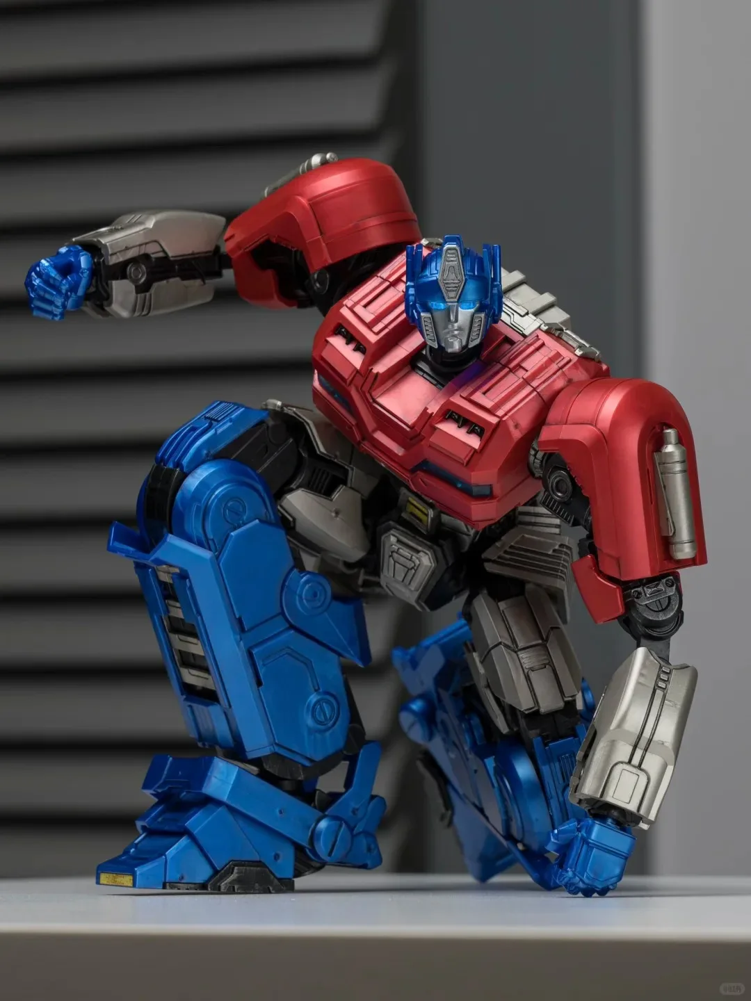 Nieuw origineel Bruke Transformation Model Legendary Edition Origin Optimus Prime Collection Handgemaakte anime-figuren op voorraad
