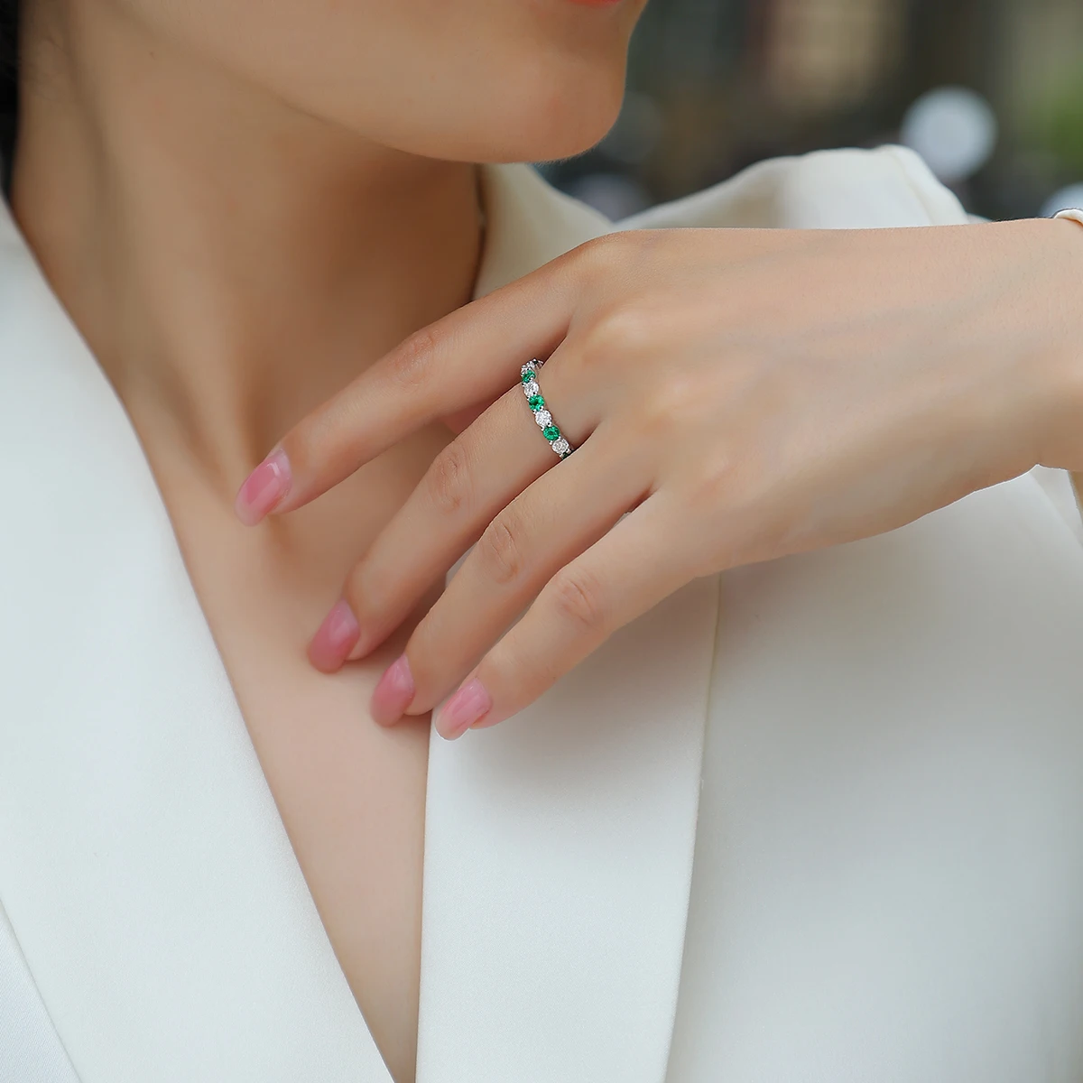 خاتم فضة S925 فاخر مع مويسانيتي متناوب وزمرد أخضر، مطلي بالذهب عيار 18 قيراط، تصميم ممتاز، يتضمن شهادة GRA