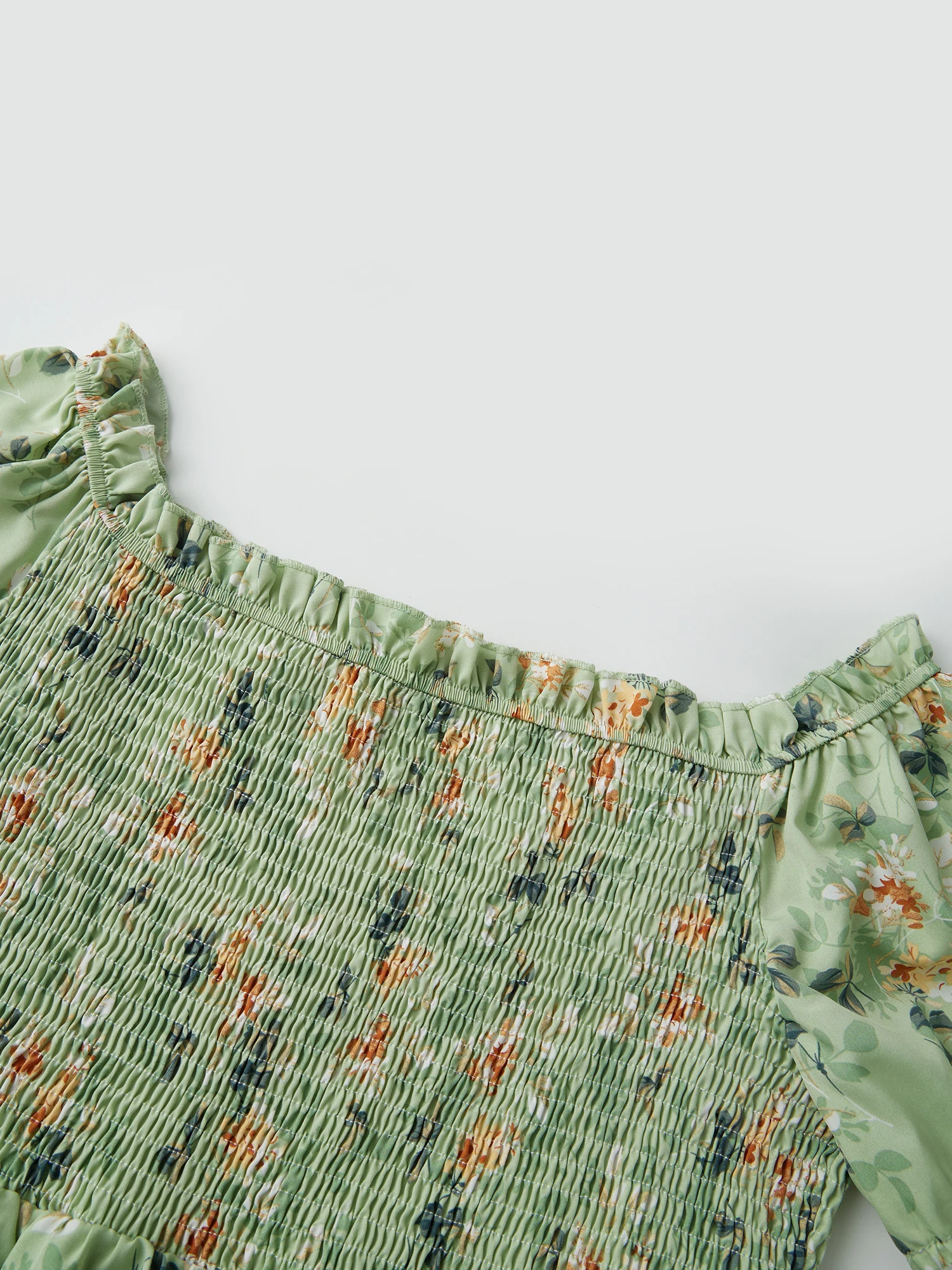 Vestido largo elegante de talla grande con hombros descubiertos para mujer con estampado floral y detalles de volantes para eventos y fiestas de verano