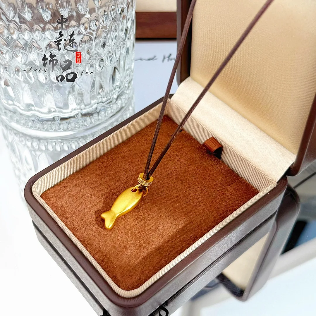 9999 gold frosted little goldfish pendant. New Chinese-style diamond-set Fu Luo little goldfish pendant can