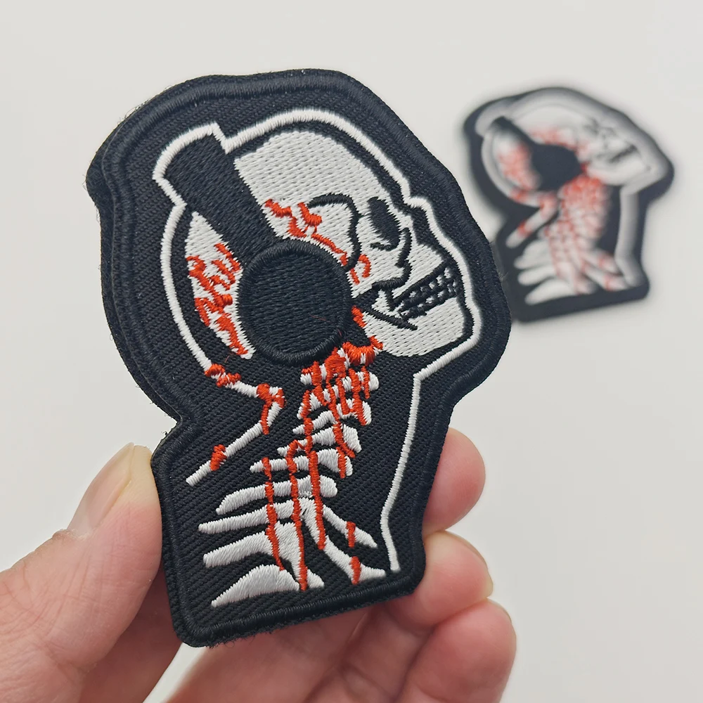 Aufnäher mit Stickerei „Bullet Through Skull“ mit Klettverschluss, taktisches militärisches Moral-Abzeichen zum Selbermachen für Rucksack, Mütze, Jacke, Weste, Kleidung