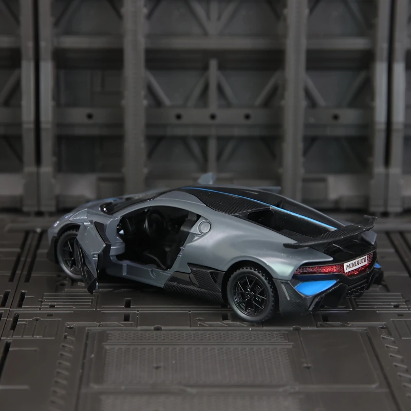 1:32 ディボ合金レーシングカーモデル、ドアが開く、子供向けプルバックおもちゃの車、車コレクションギフト、豊富なディテール、精巧な仕上がり