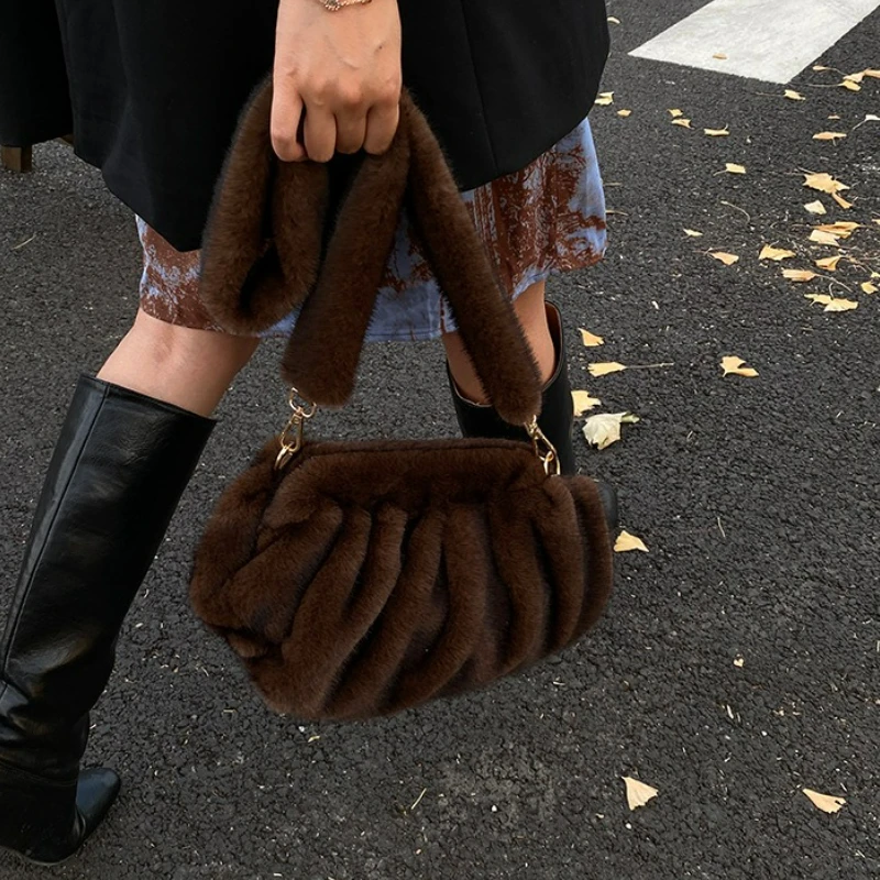 جديد مريح تنوعا الملمس حقيبة صغيرة المرأة الشتاء رقيق سحابة حقيبة كروسبودي الرجعية فروي التنقل حقيبة التخزين