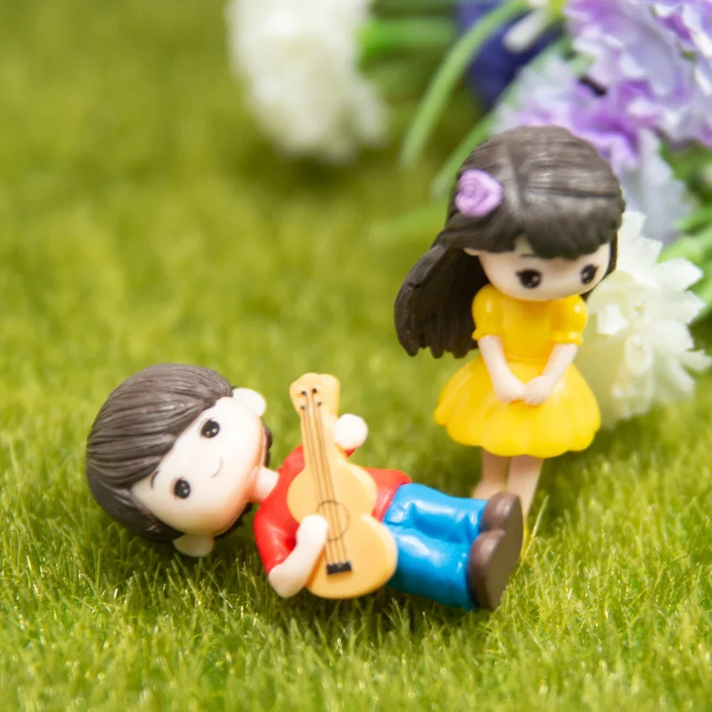 2Pcs/set Cute Mini Boy Girl Guitar Sweet Lover Couple Figurines Craft Fairy Dolls Wedding Birthday Party Crafts Home Decoration