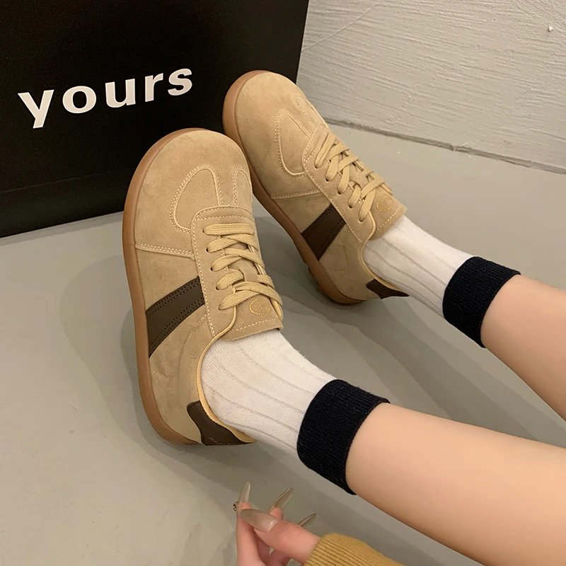 CRLAYDK 2024 zimowe nowe trampki dla kobiet zamszowe modne sportowe płaskie buty Maillard szerokie Toe Casual Walking wygodny tenis