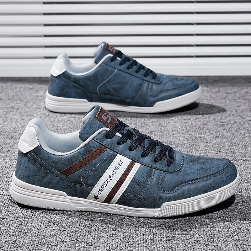 

Минималистичные мужские повседневные туфли на шнуровке с мягким верхом, обеспечивающим комфорт при длительном ношении, подходят для поездок на работу.