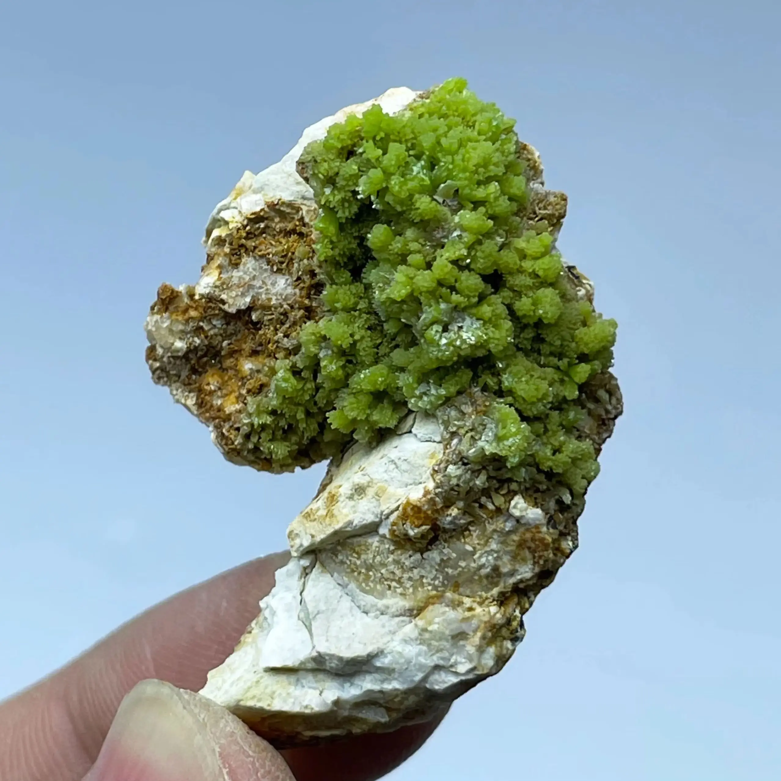 Natural Pyromorphite Mineral Specimen Quartz Crystal Rock Healing Stone Home Decoration