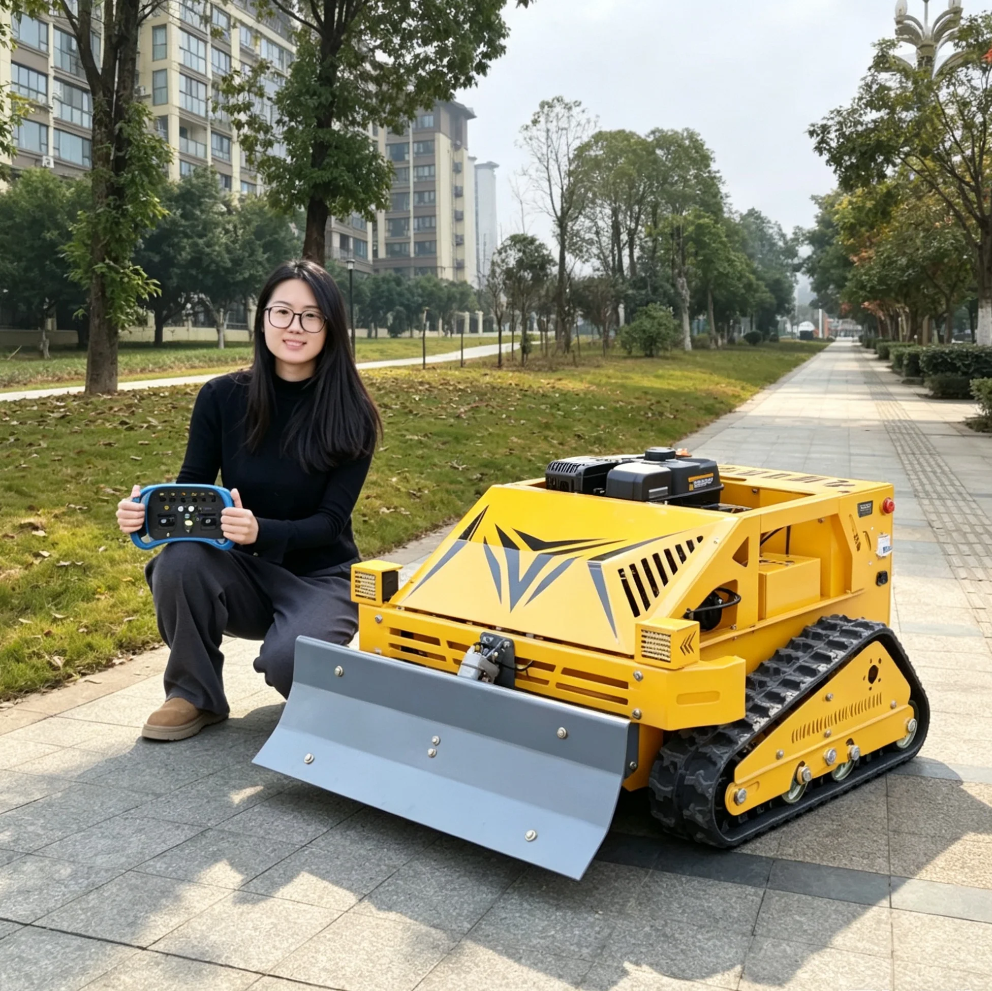 Customized self-propelled GPS zero turn crawler tracked 4-stroke remote control lawn mower robot, adjustable cutting height 55cm