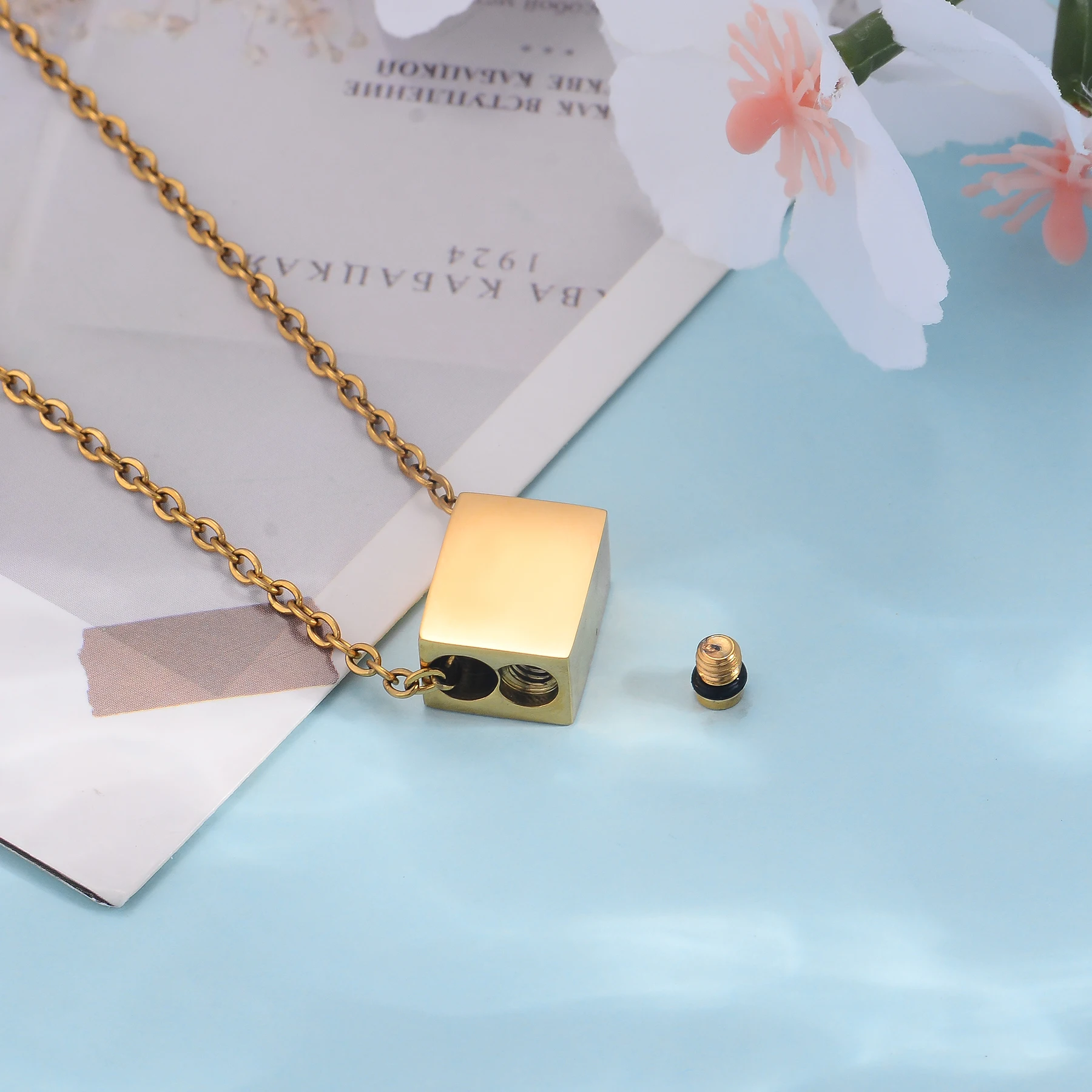 Edelstahl-Rechteck-Würfel-Urnen-Anhänger-Halskette für Frauen und Männer, Gedenk- und Kremations-Andenken-Schmuck – Detail 5