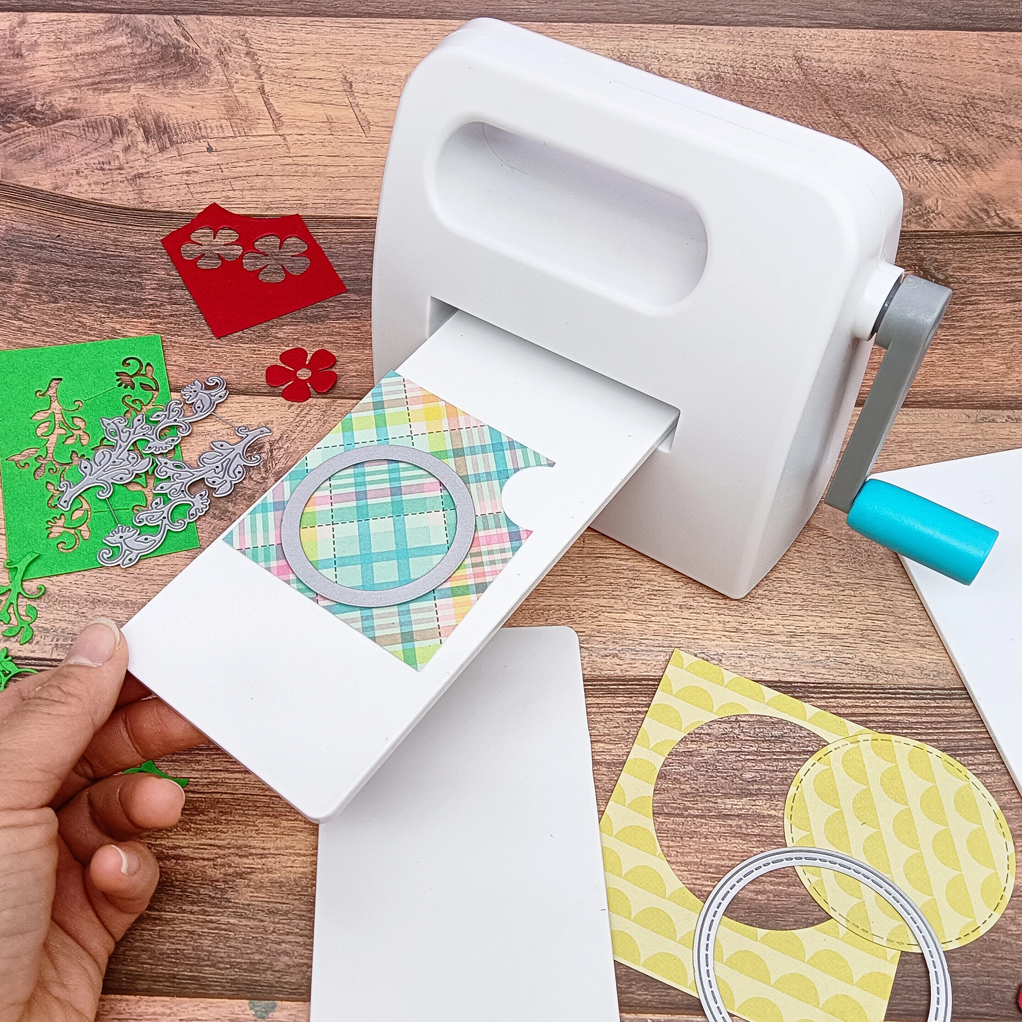 

Mini Die Cutting and Embossing Machine for Craft Scrapbooking Ideal for DIY Craftsmen Precise Cutting Easy For Carring