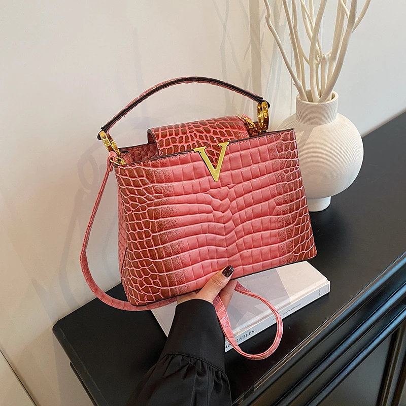 

Elegant Leather Classic Designer Handbag Luxury Paris Fashion Trendy For Business Women With Letter Logo Commuter Bag