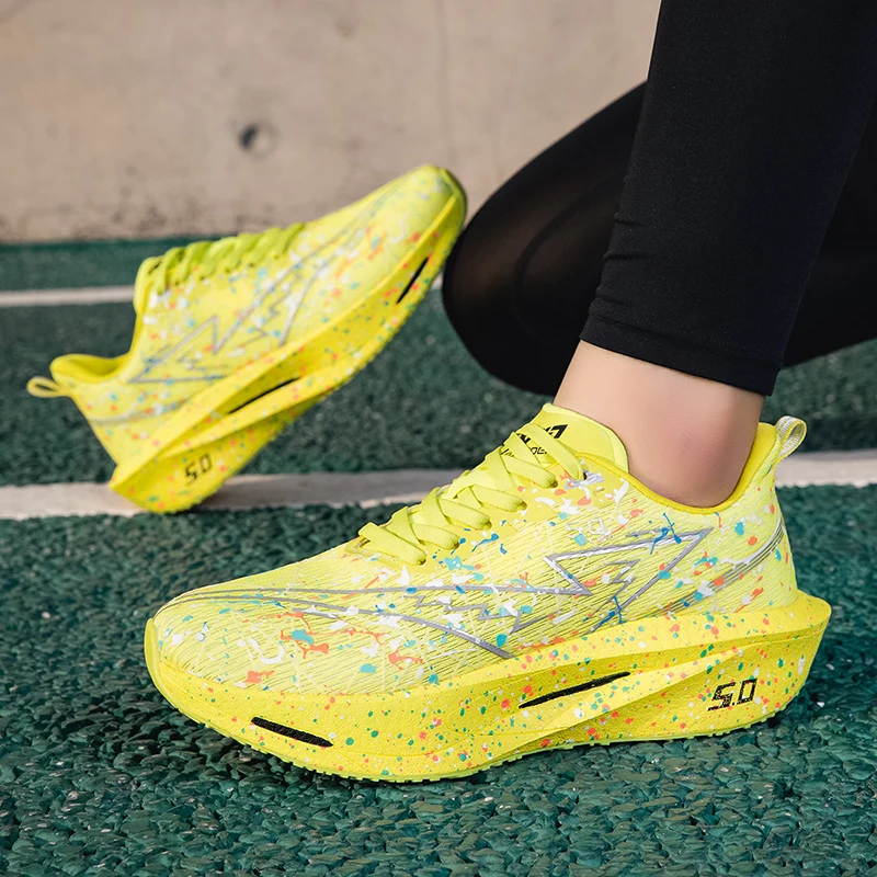 

Новые высококачественные дышащие кроссовки из сетчатого материала, модные и универсальные, подходят для подростков и пар, для занятий спортом и бега.