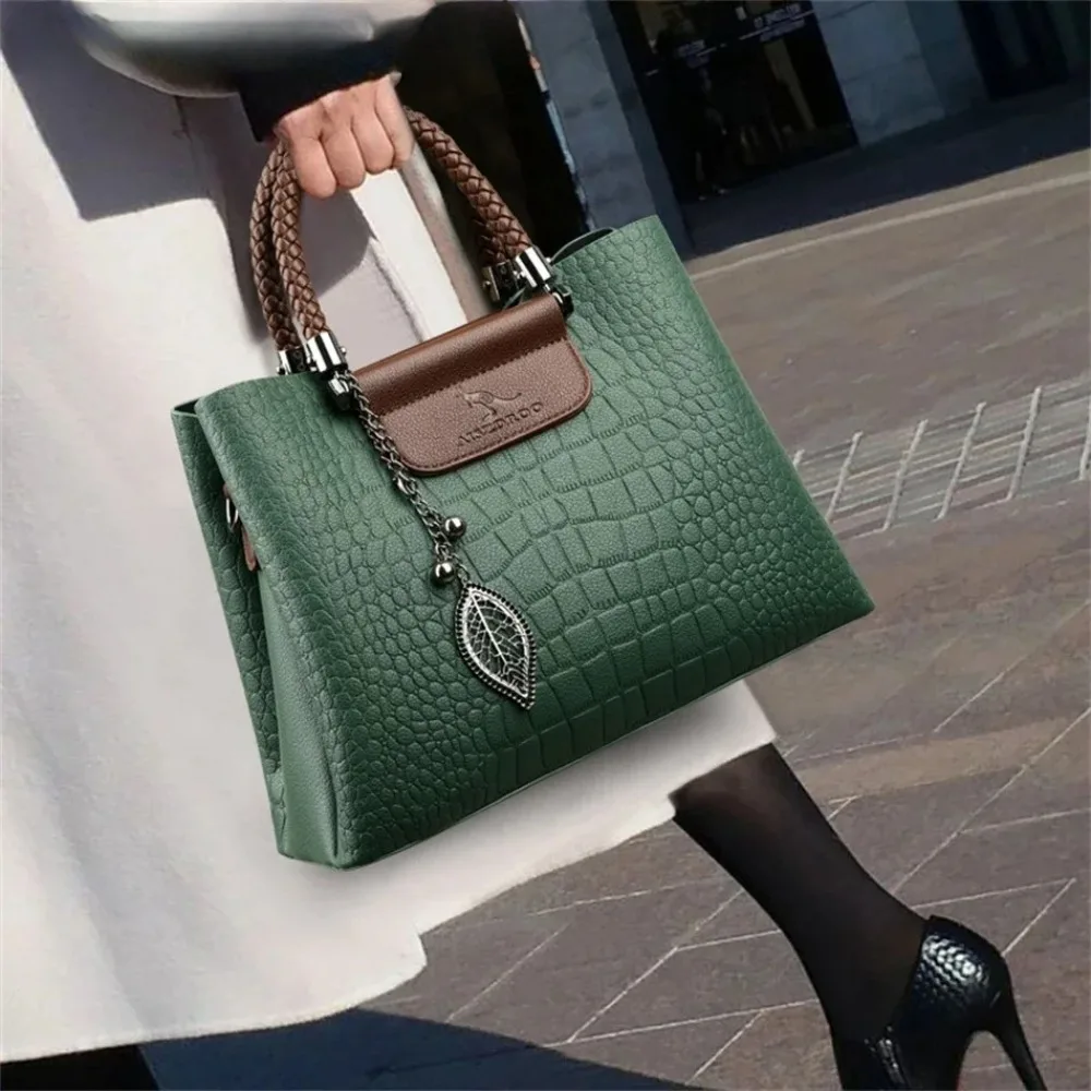 Leather three-layer crocodile pattern crossbody bag, single shoulder high-end designer women's handbag