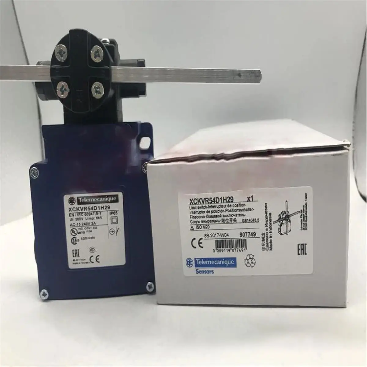 XCKVR54D1H29 Limit switch, Limit switches XC Standard, XCKVR, stay put crossed rods lever 6 mm, 2x(2 NC), slow, M20