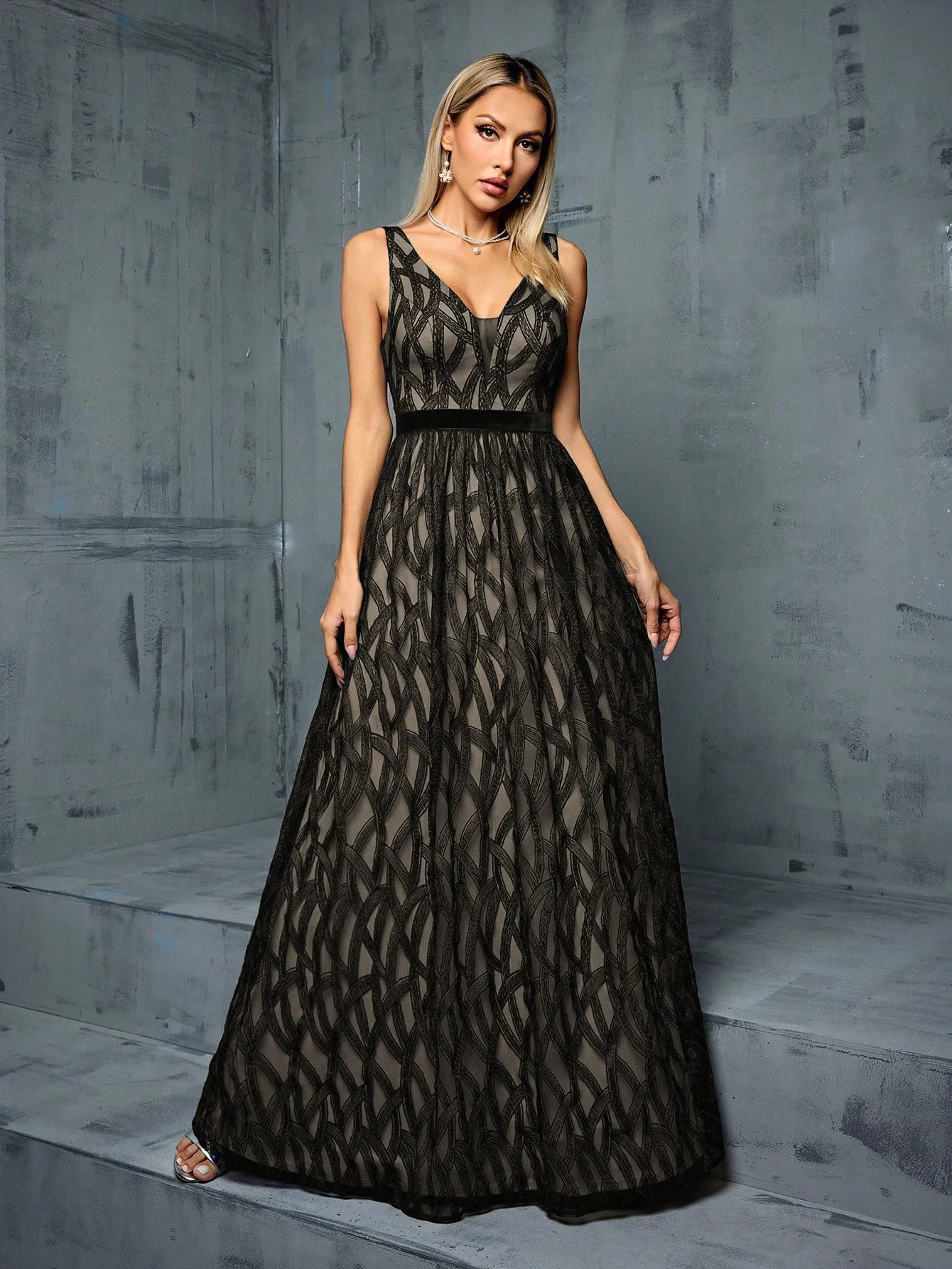 

A V-neck sexy embroidered lace contrasting color long dress