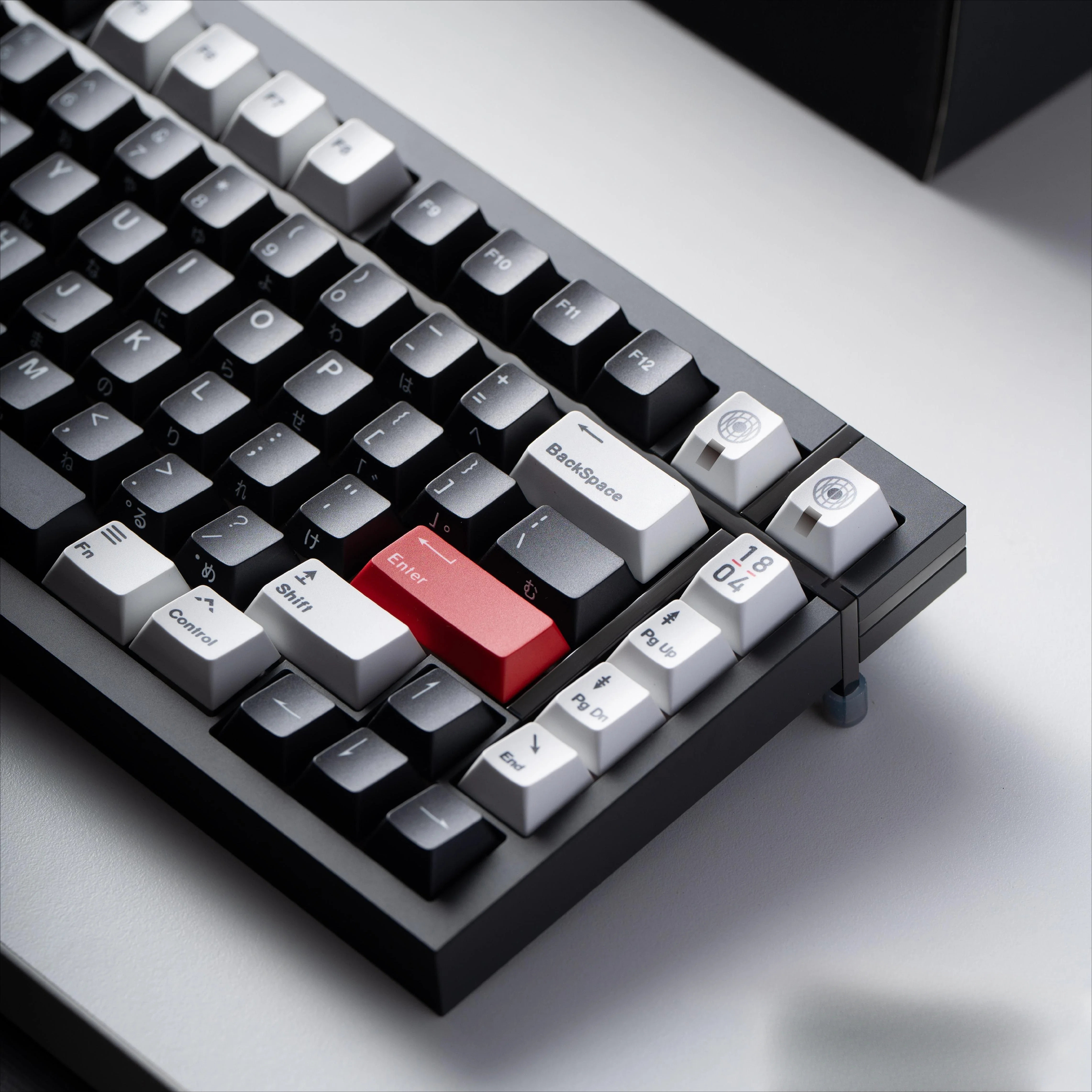 

Sound rail, black and red PBT & PC matte semi-transparent hot-swappable magnetic axis mechanical keycap