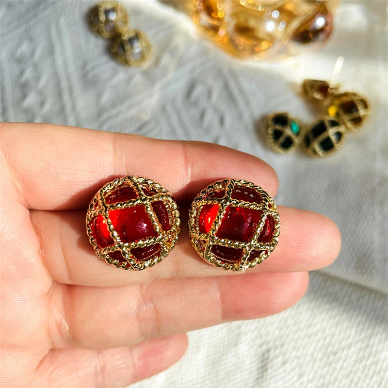 Baroque Style Women Luxury Rouned Rhinestone Earrings Hollow Reticulation Crystal Vintage Stud Earring Elegant Lady Ear Rings
