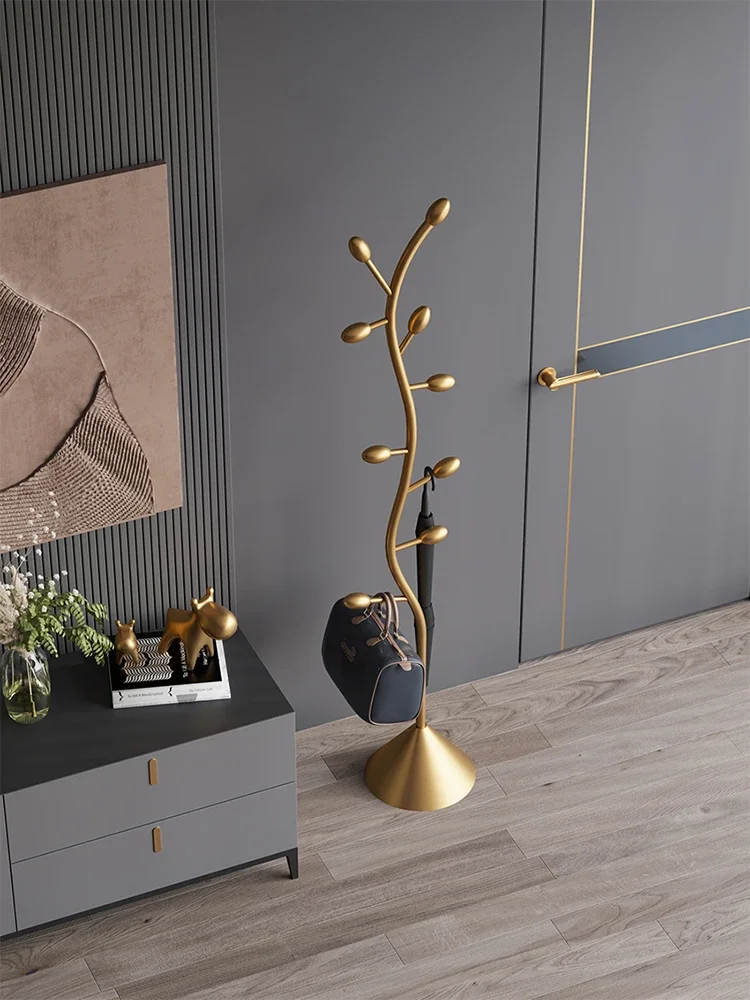 Percha de dormitorio de piso a techo.