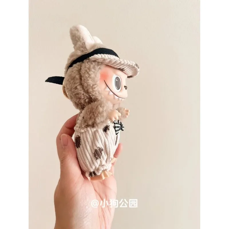 【 Kaki overall met stippen】 Labubu vinylpop met canvas hanger schattige babykleding, geen kinderen inbegrepen