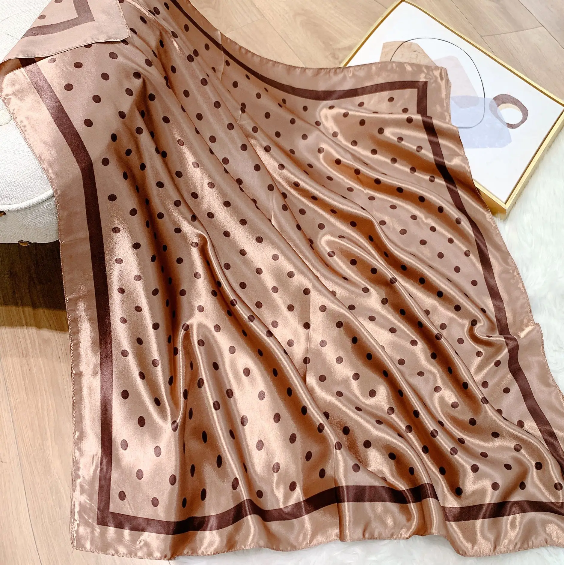 2022 dot print lenço quadrado para as mulheres de seda xale neckerchief feminino cabelo faixas cabeça bandana bandana bandana bandana